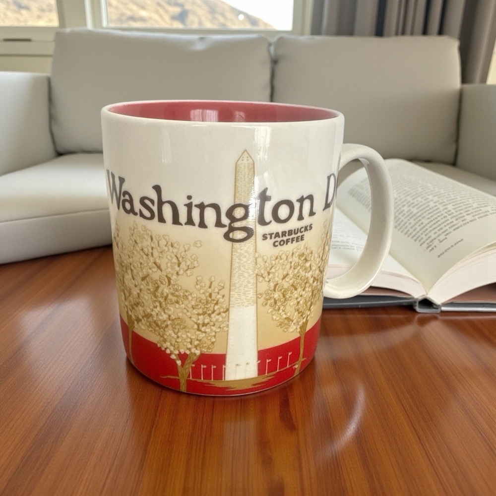 Starbucks Washington D.C. 2011 collector Mug.